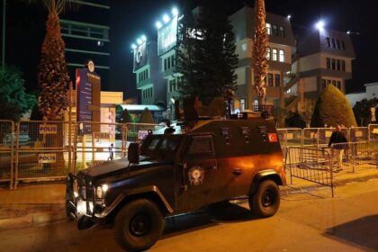 dem parti nin akdeniz belediyesi ne de kayyim atandi