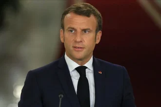macron aa