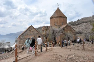 van da duzenlenen quot 3 akdamar adasi badem cicegi festivali quot sona erdi 421539